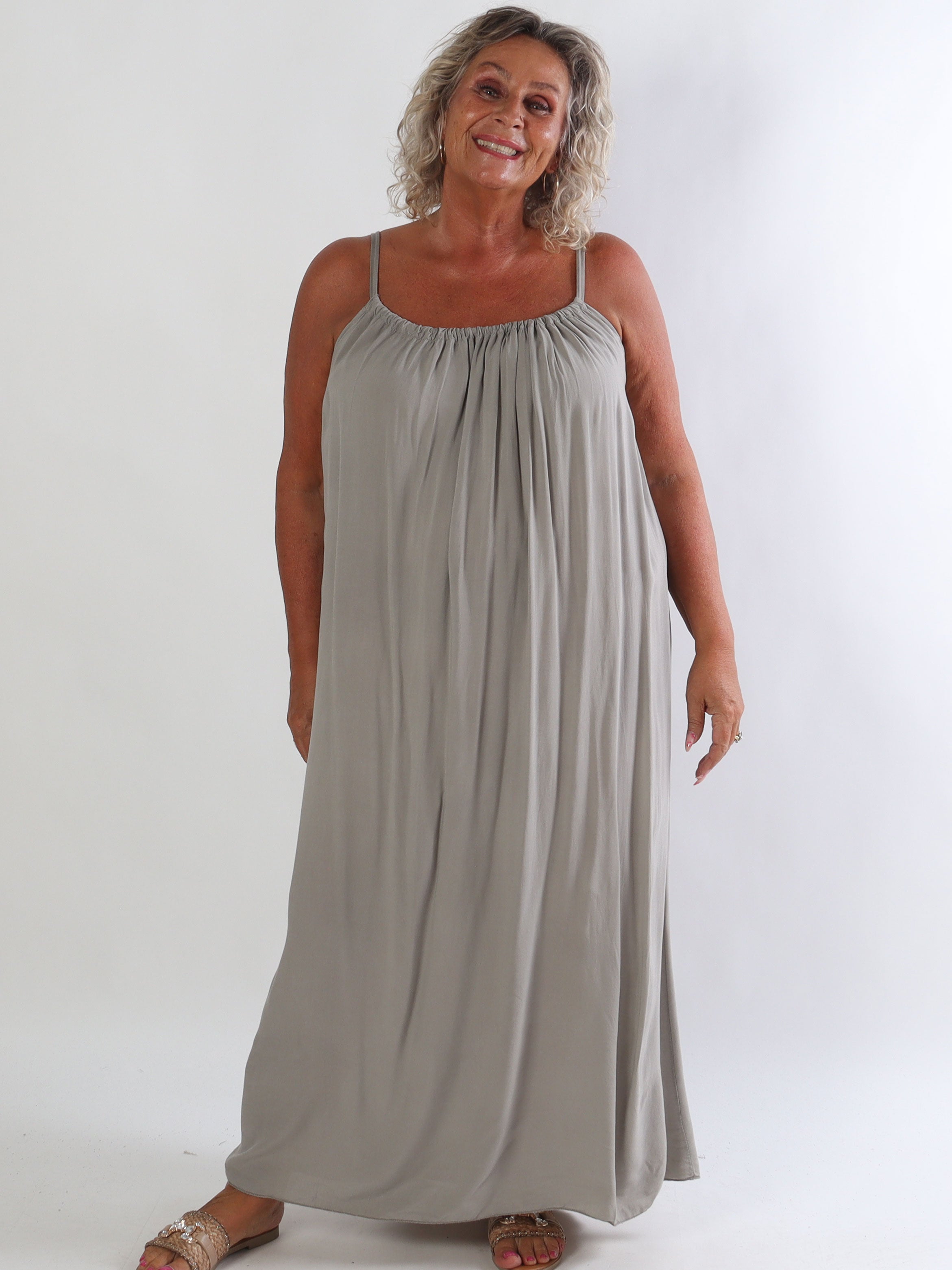 Sunshines Long - Lang og luftig plus size stropkjole i viskose